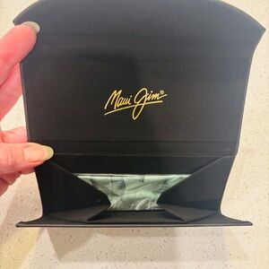 Maui Jim Sunglass Cloth Cleaner in Case